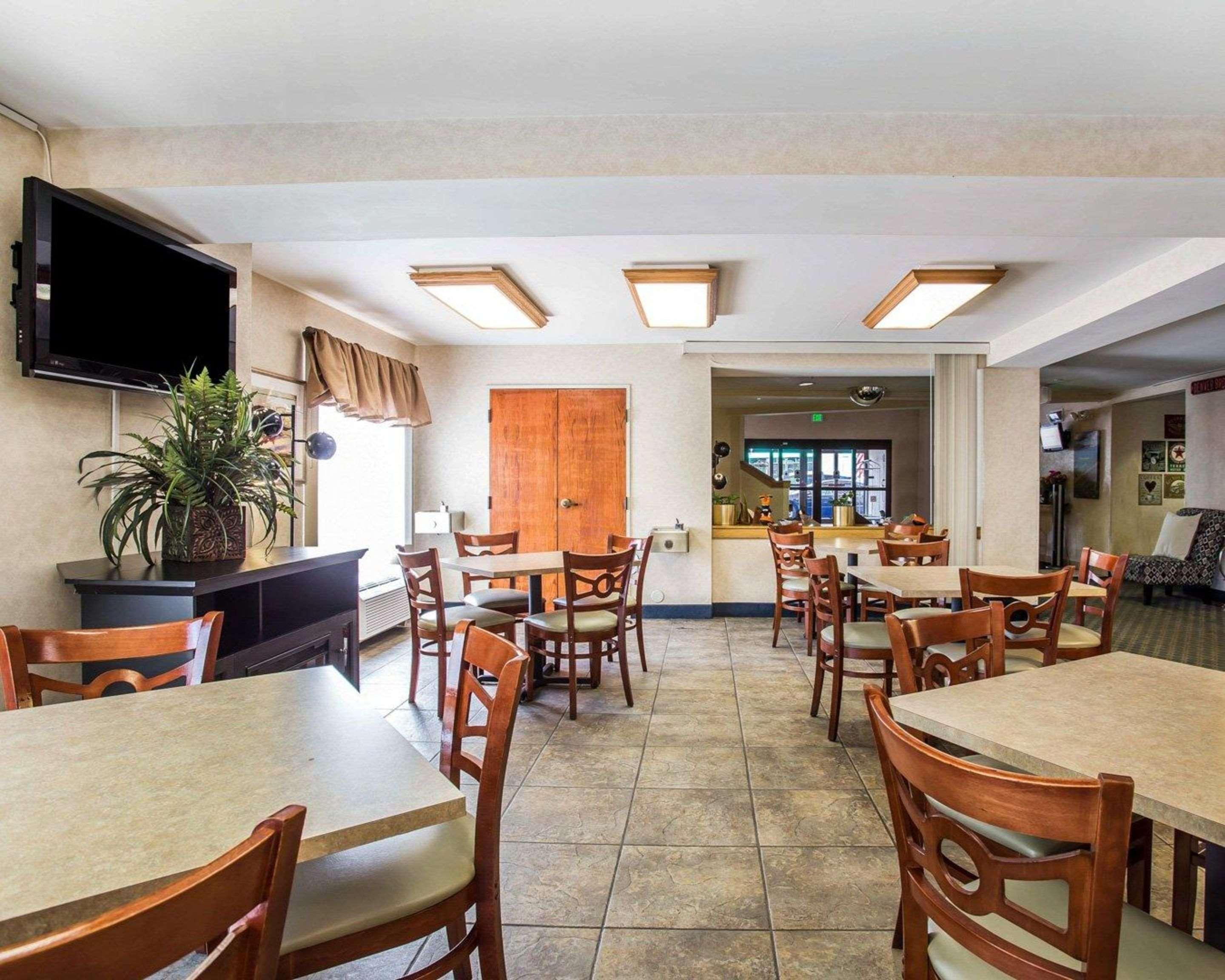 Econo Lodge Denver International Airport Aurora Exterior photo